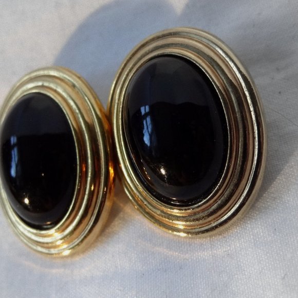 LANVIN Vintage Onyx Glass Cabochon Gold Earrings - Picture 2 of 3